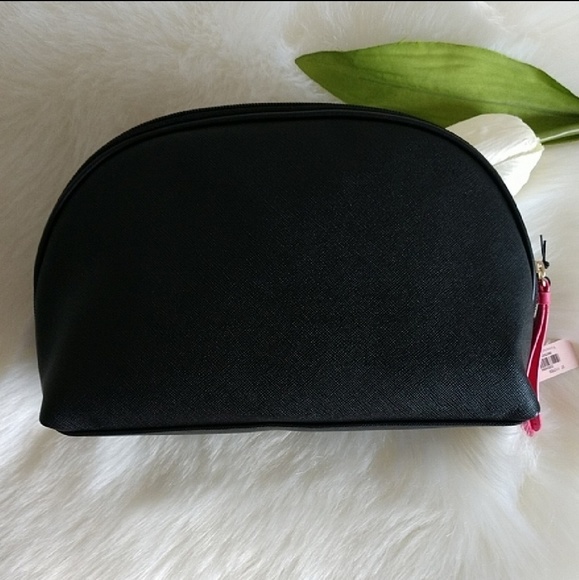 BEAUTIFUL VICTORIA'S SECRET COSMETIC BAG (1 Available) - Picture 3 of 8